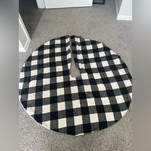 Soft Buffalo Check Tree Skirt